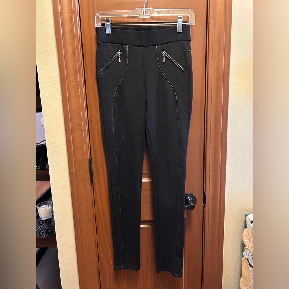 Ci Sono Black Leggings with Zipper Details-Size Medium-Good Condition🖤